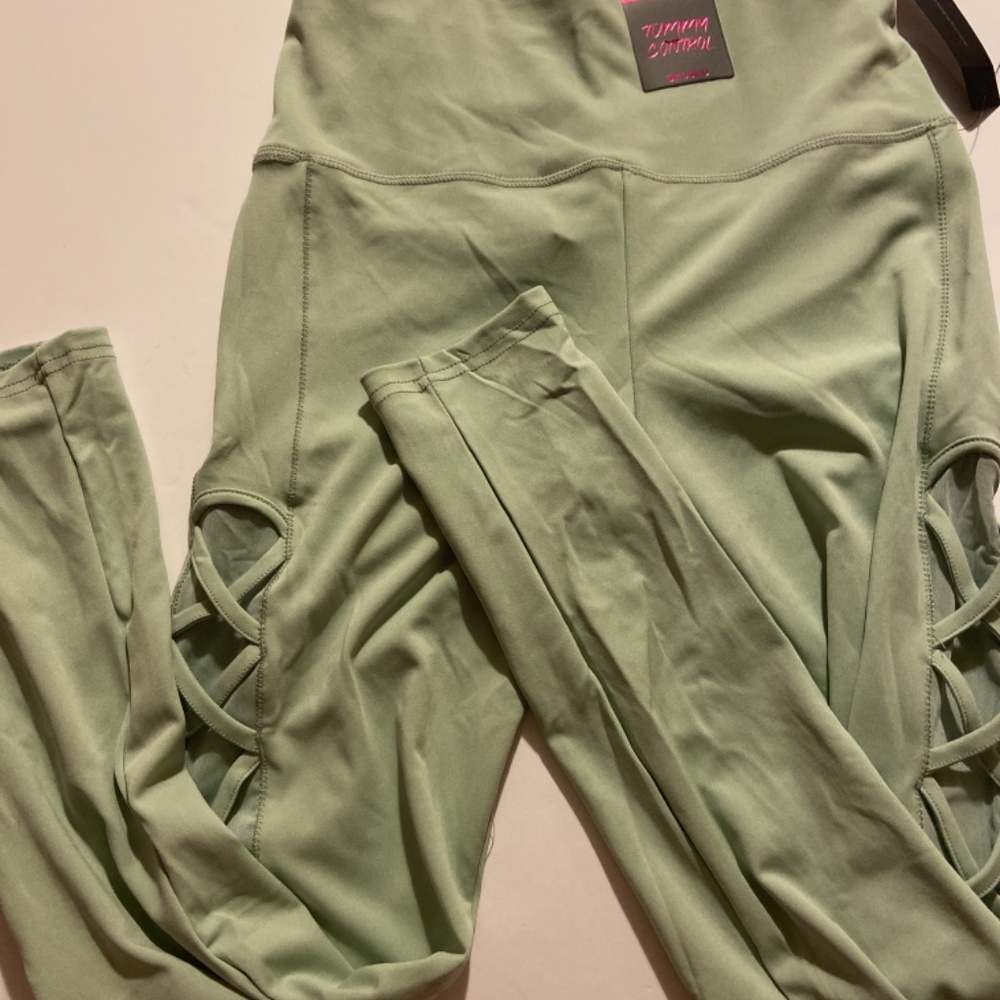 Shosho Leggings size Medium M super comfy tummy control